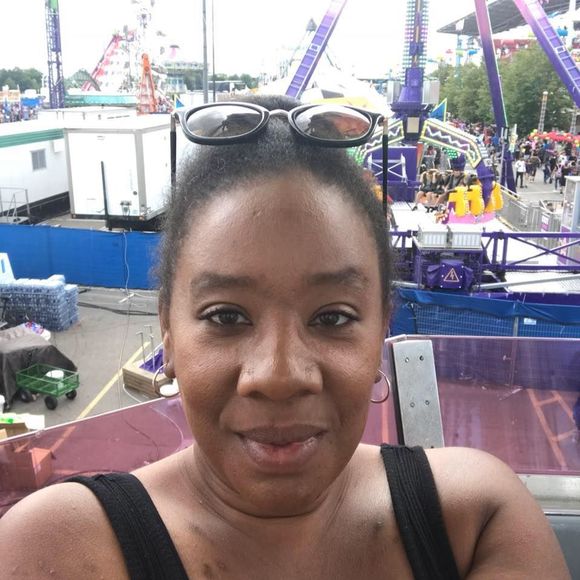 Meet your Posher, Naomi - Picture 1 of 1